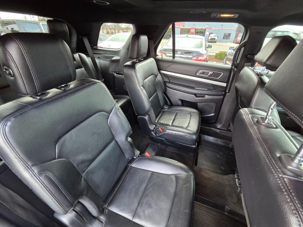 2016 Ford Explorer Image 18