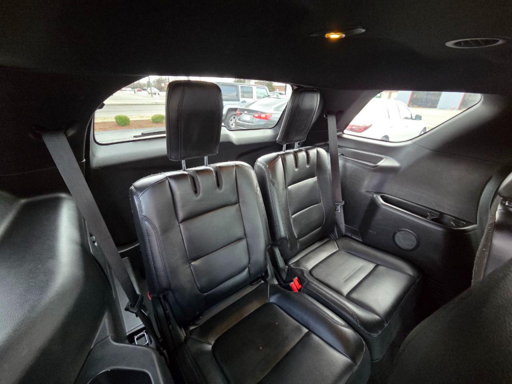 2016 Ford Explorer Image 21