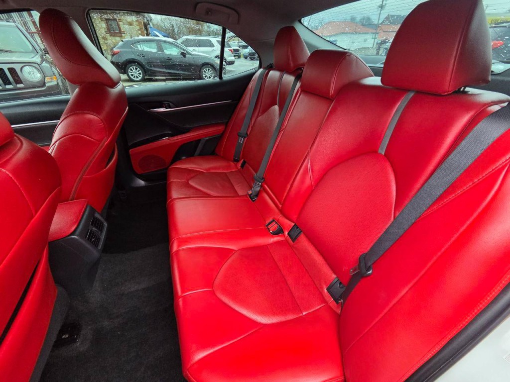 2018 Toyota Camry Image 14