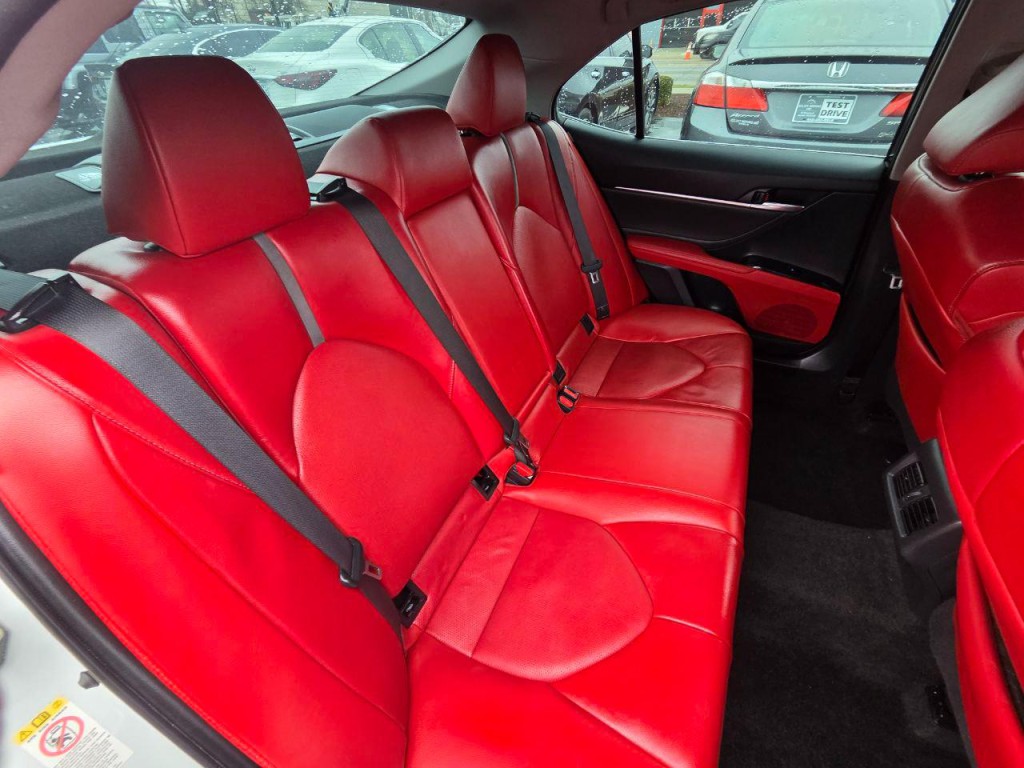 2018 Toyota Camry Image 16