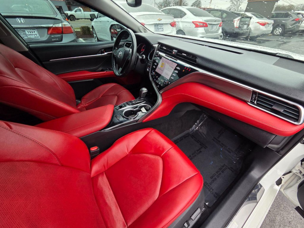 2018 Toyota Camry Image 17