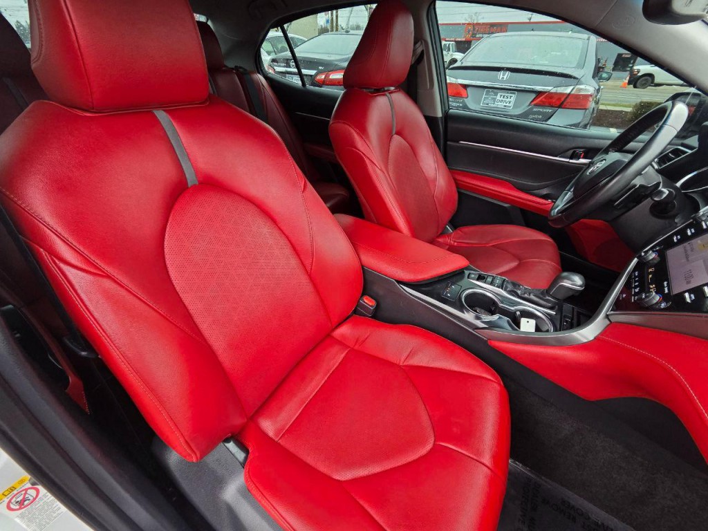 2018 Toyota Camry Image 18