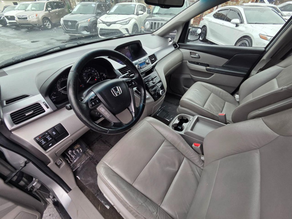 2012 Honda Odyssey Image 11