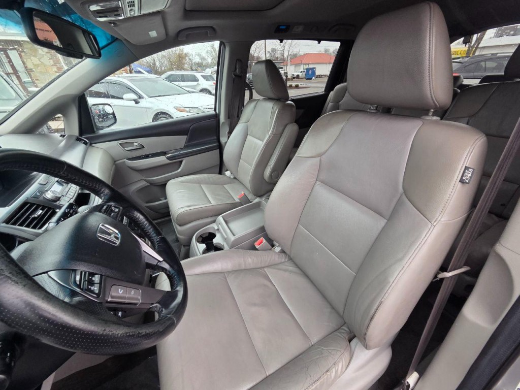 2012 Honda Odyssey Image 12