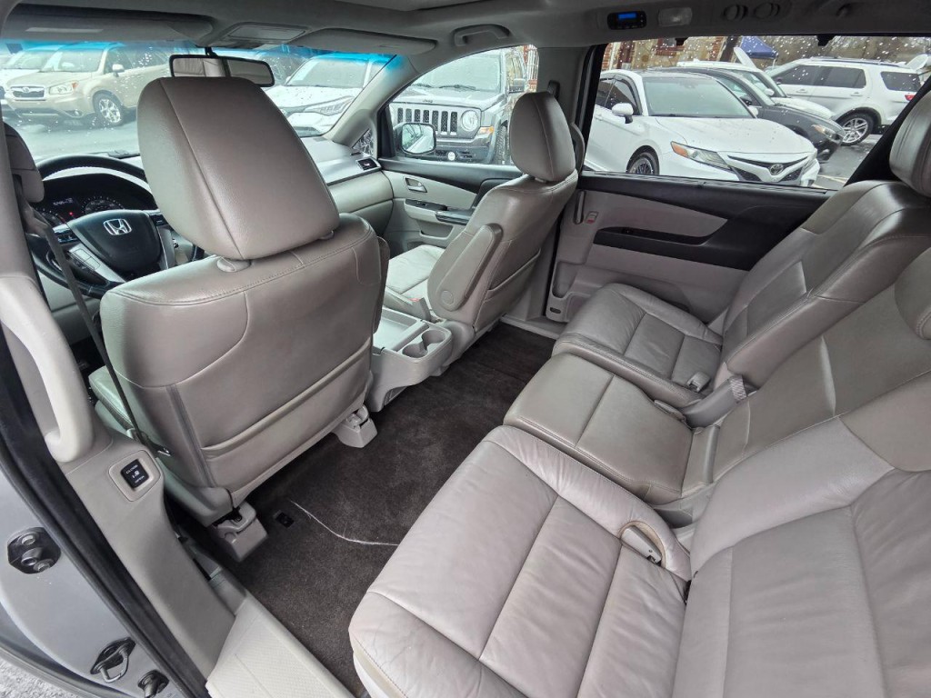 2012 Honda Odyssey Image 13