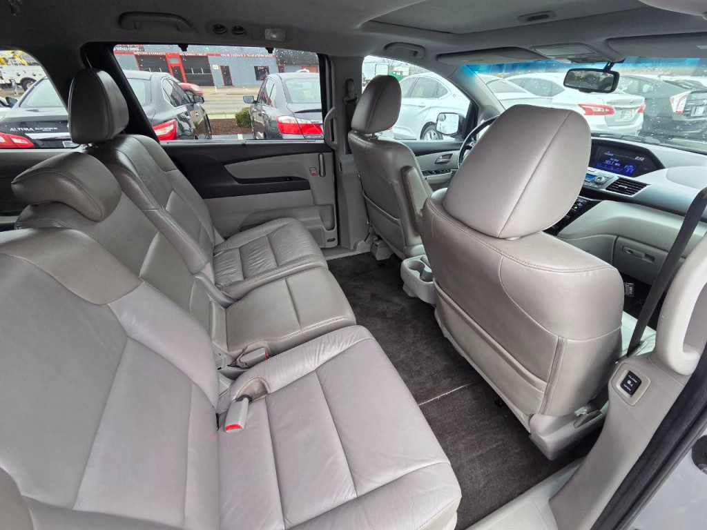 2012 Honda Odyssey Image 16