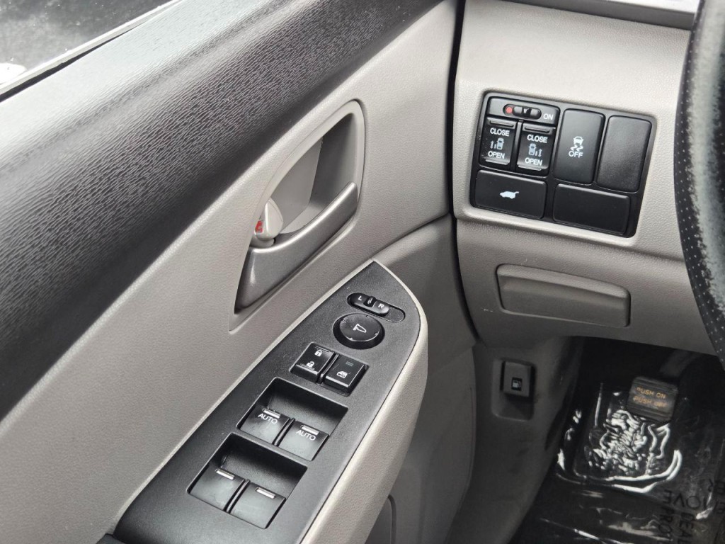 2012 Honda Odyssey Image 27