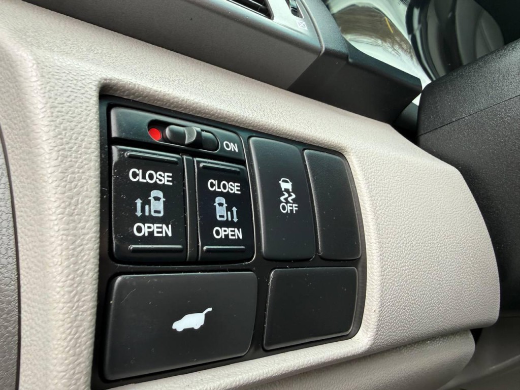 2012 Honda Odyssey Image 32