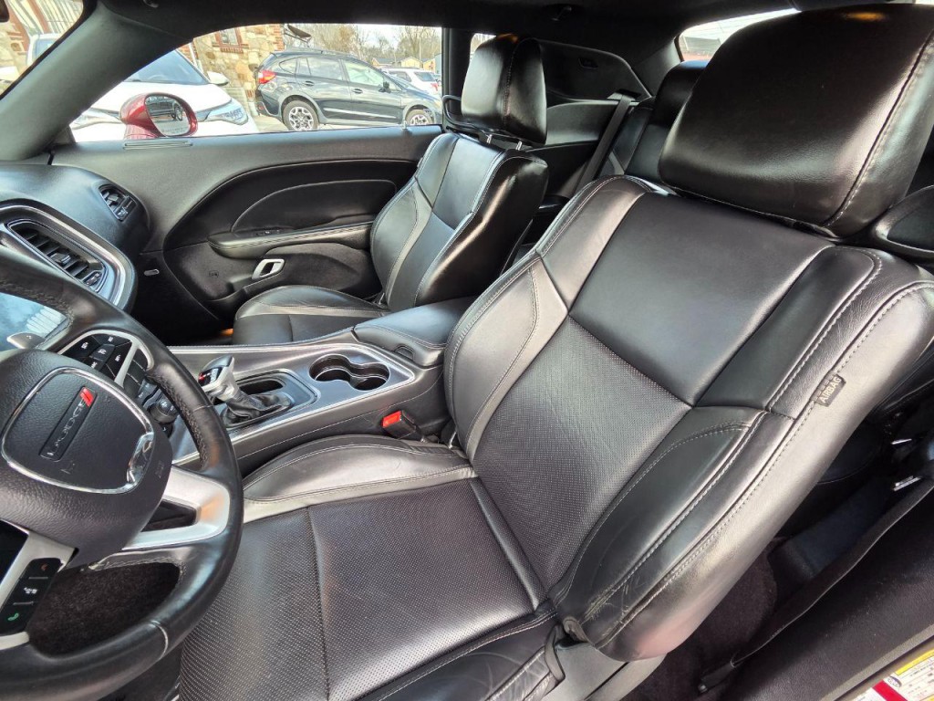 2017 Dodge Challenger Image 12