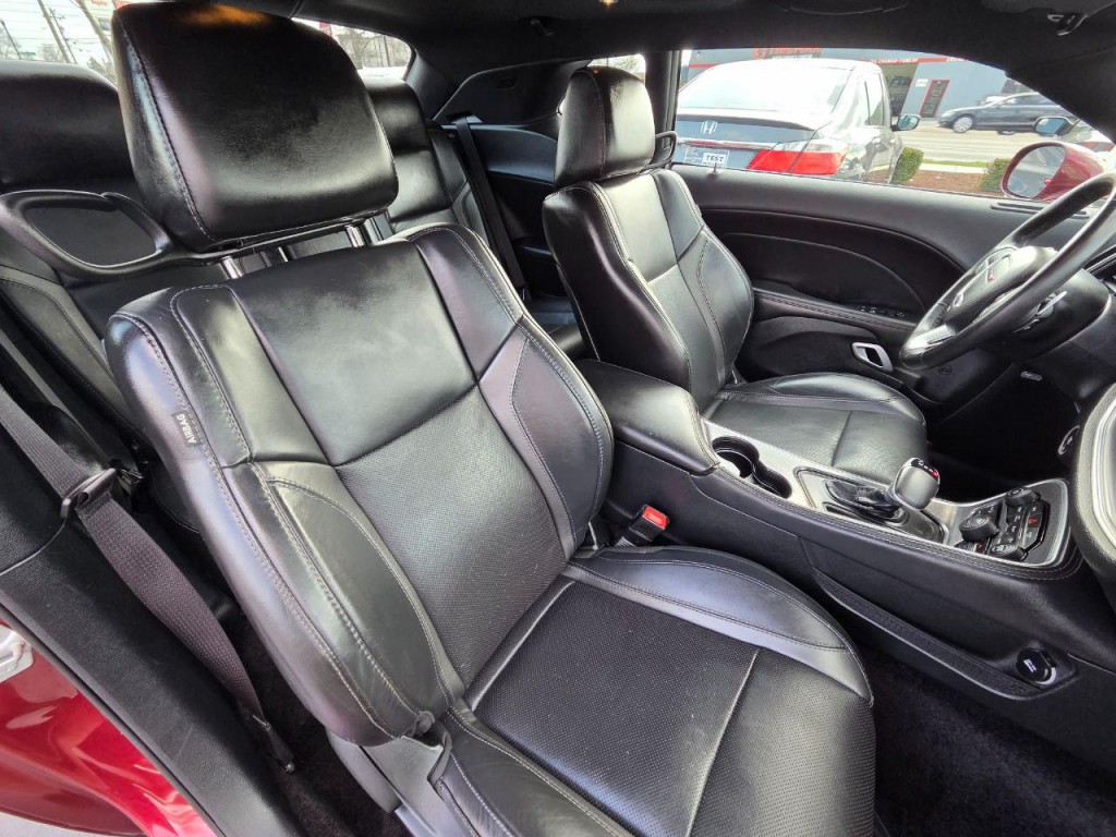2017 Dodge Challenger Image 15