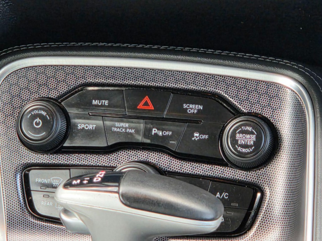 2017 Dodge Challenger Image 17