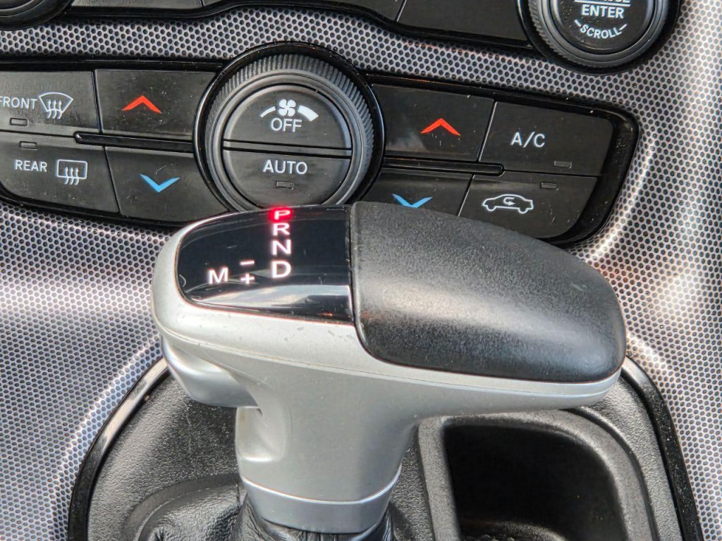 2017 Dodge Challenger Image 18