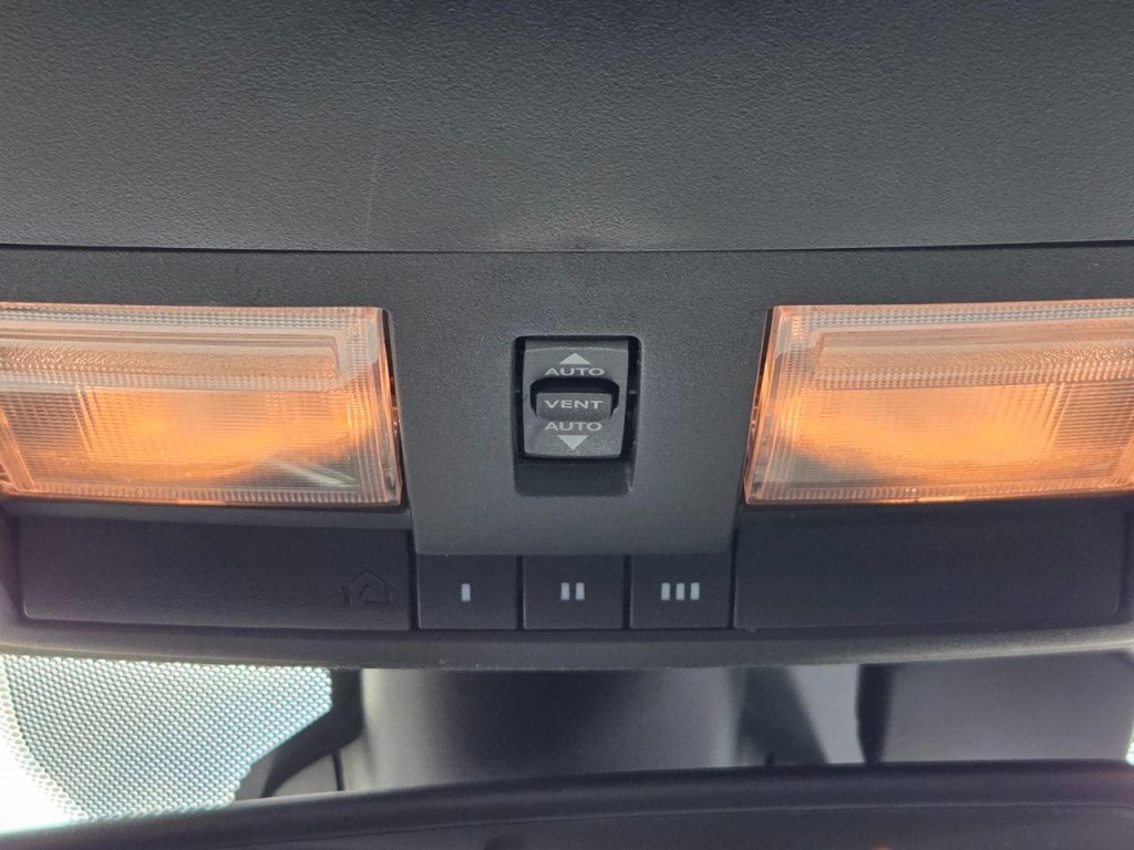 2017 Dodge Challenger Image 20