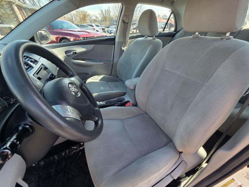 2013 Toyota Corolla Image 13