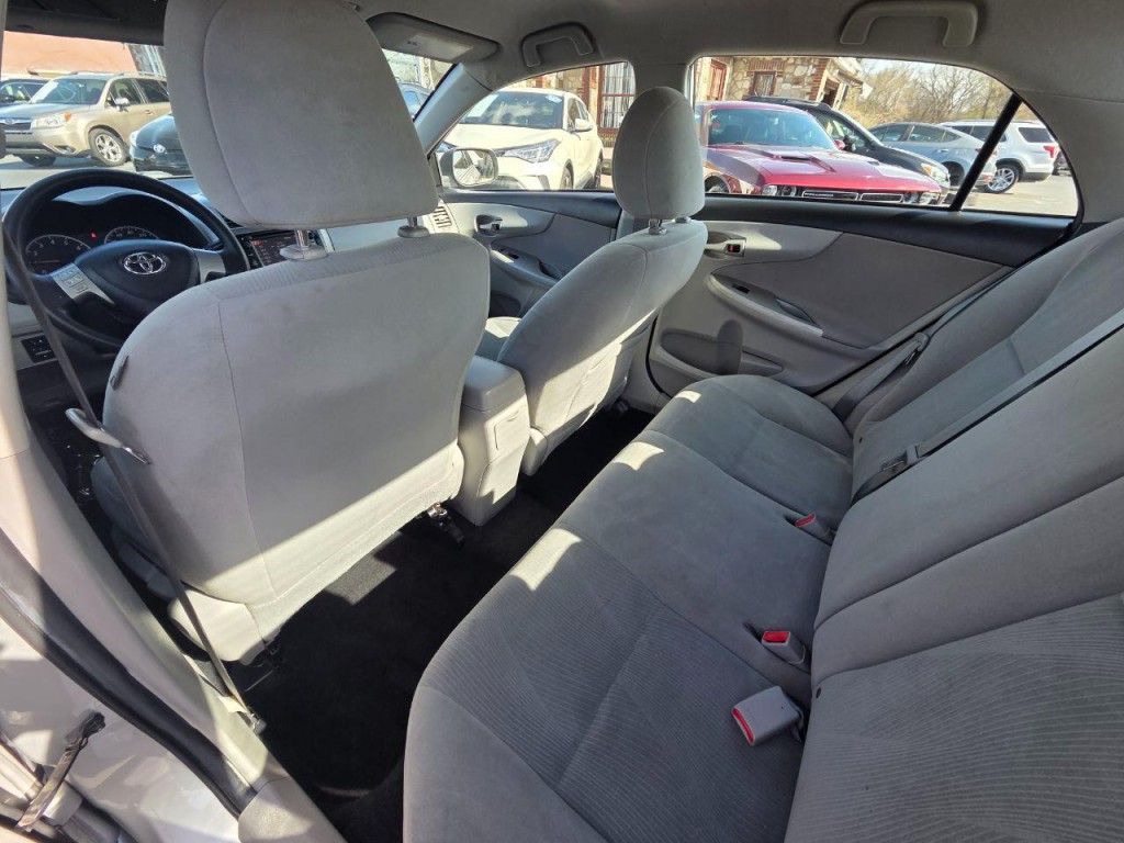 2013 Toyota Corolla Image 14