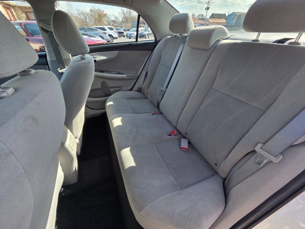 2013 Toyota Corolla Image 15