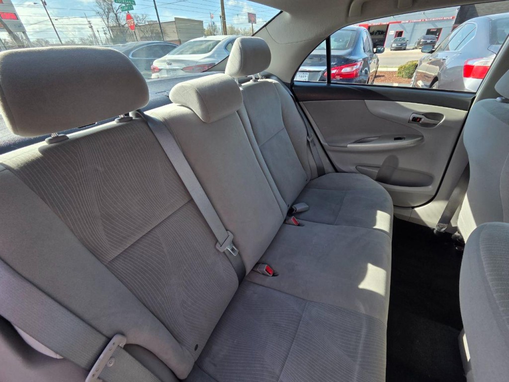 2013 Toyota Corolla Image 17