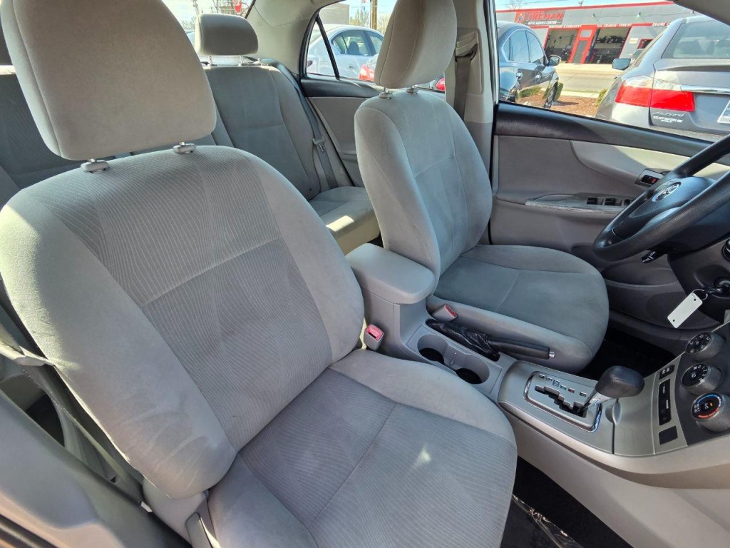 2013 Toyota Corolla Image 19