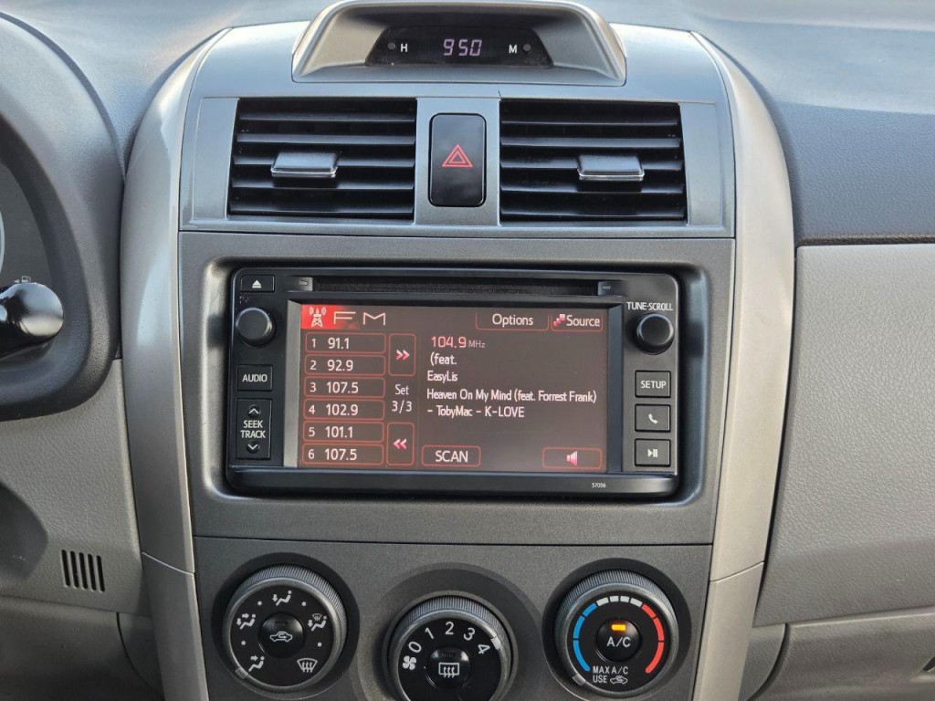 2013 Toyota Corolla Image 21