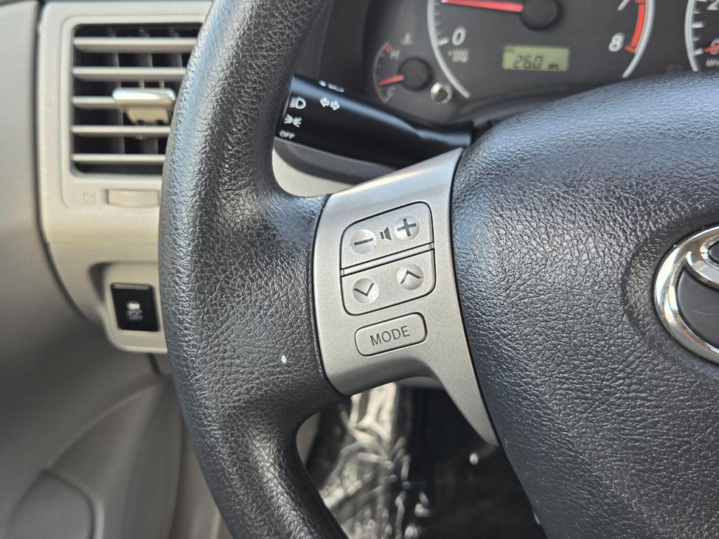 2013 Toyota Corolla Image 25