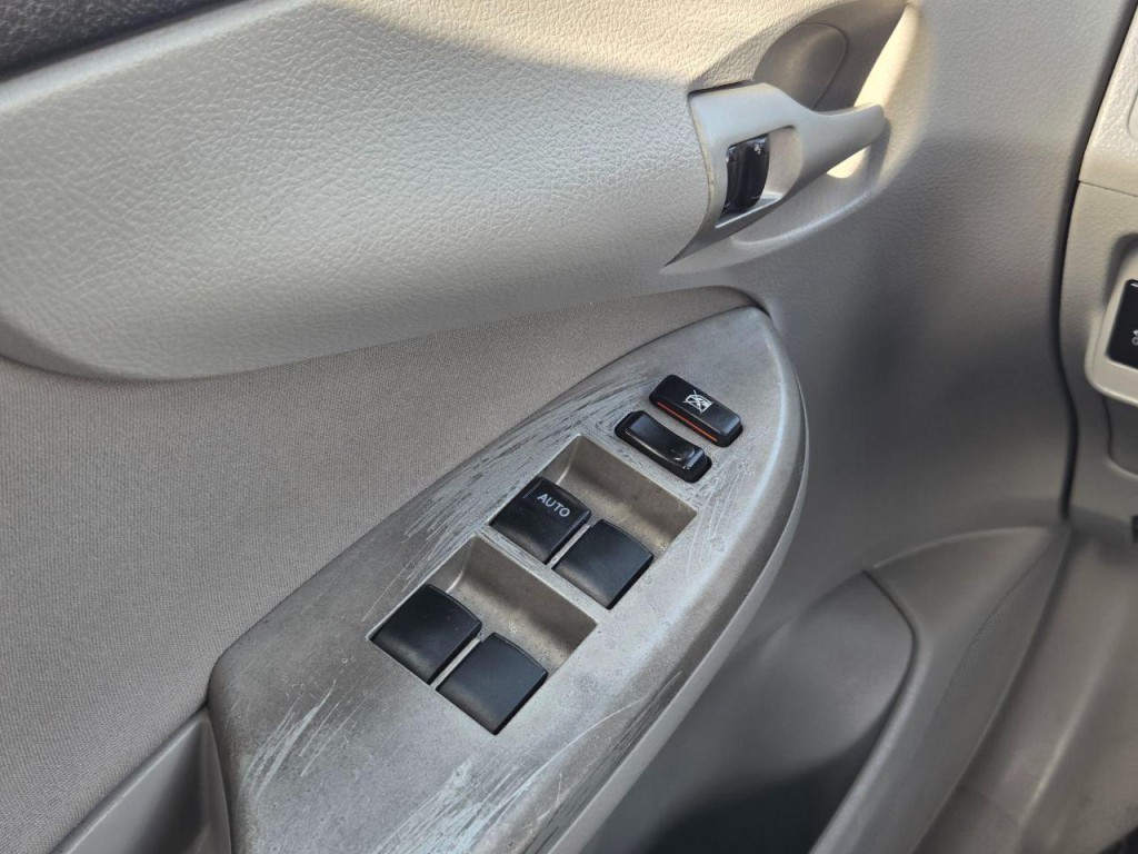 2013 Toyota Corolla Image 26