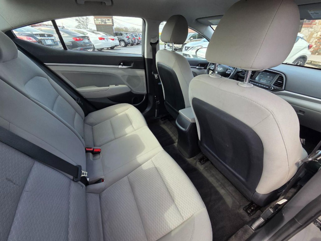 2019 Hyundai Elantra Image 15