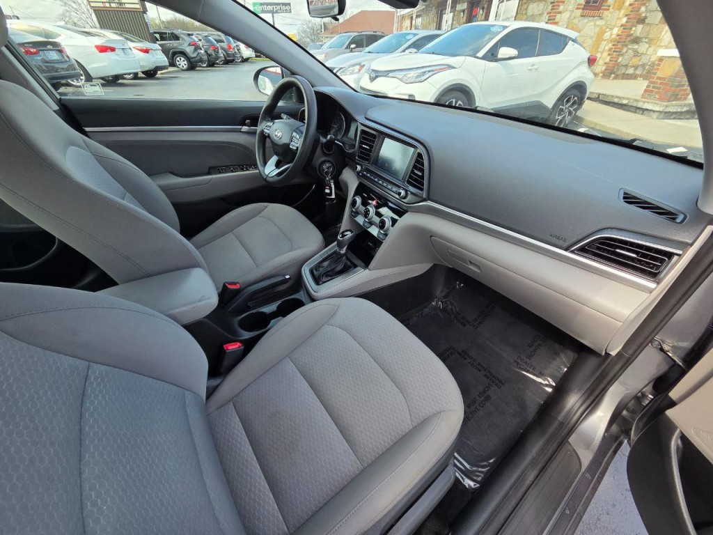 2019 Hyundai Elantra Image 17