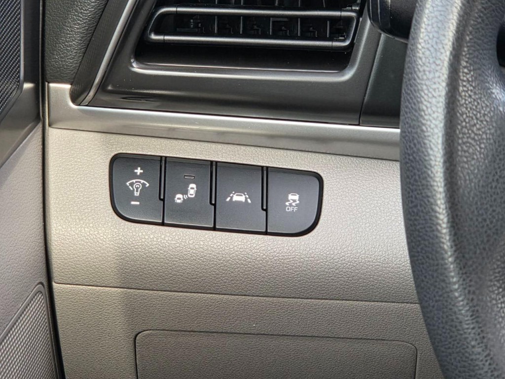 2019 Hyundai Elantra Image 28