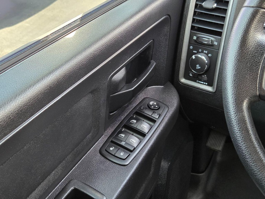 2015 RAM 1500 Image 25