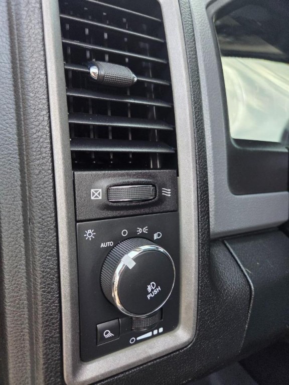2015 RAM 1500 Image 27