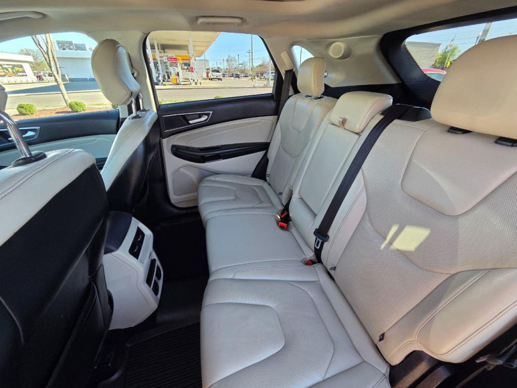 2018 Ford Edge Image 15