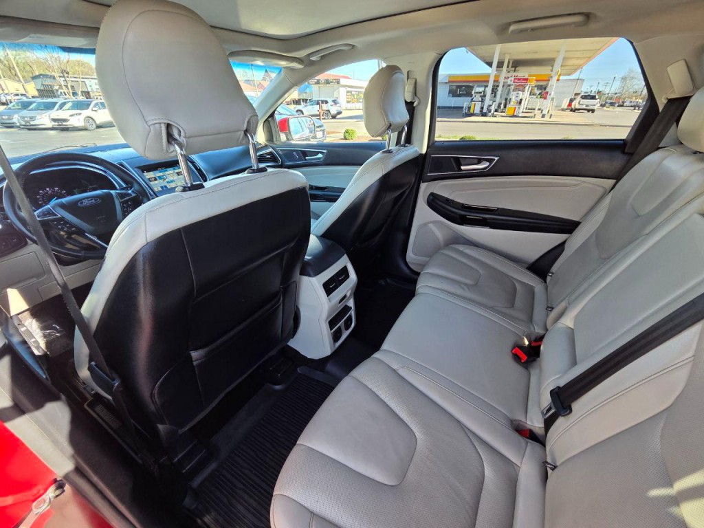 2018 Ford Edge Image 16
