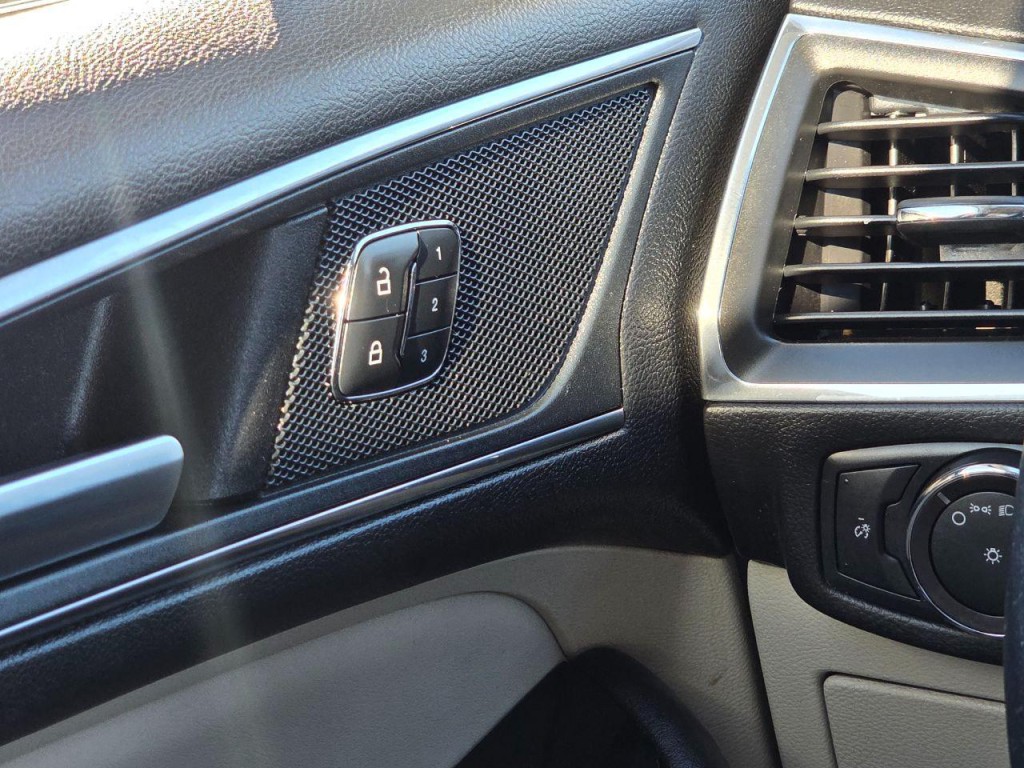 2018 Ford Edge Image 32