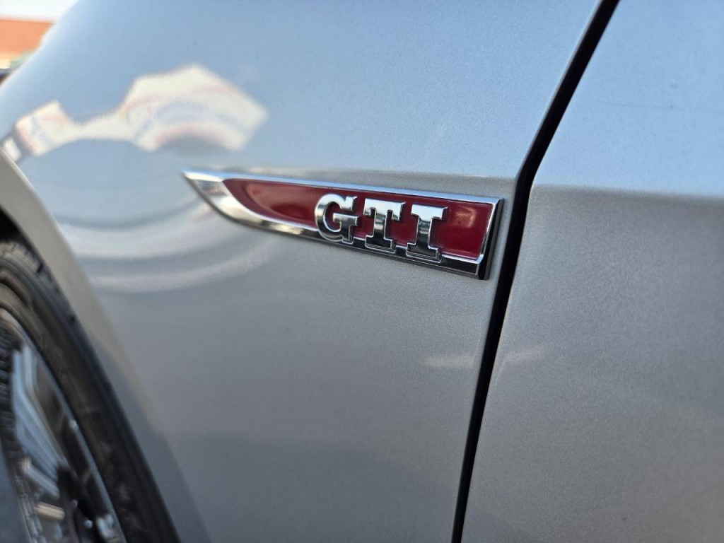2017 Volkswagen GTI Image 9