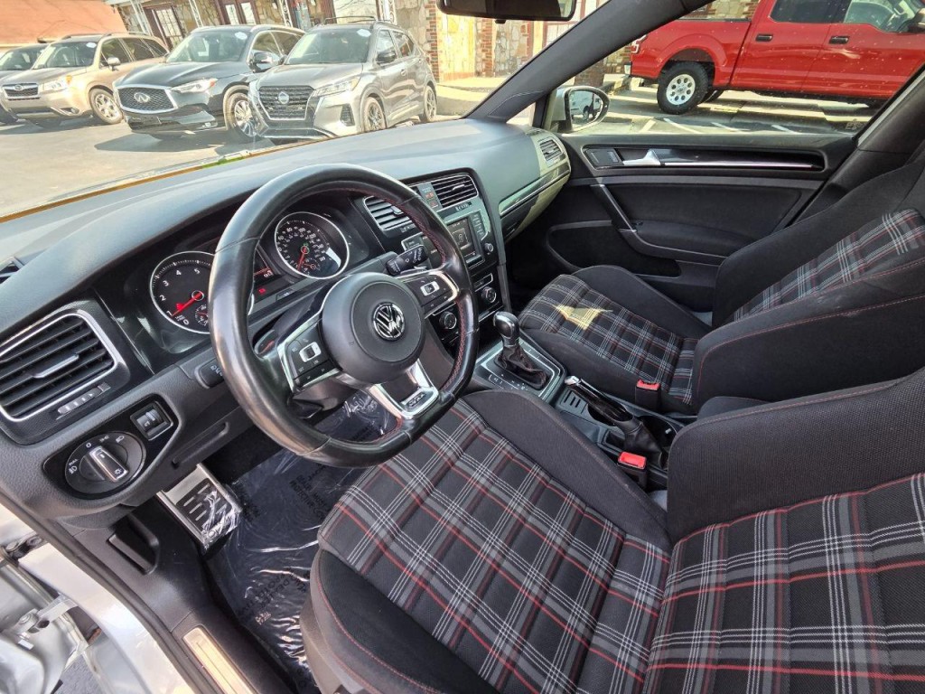 2017 Volkswagen GTI Image 12