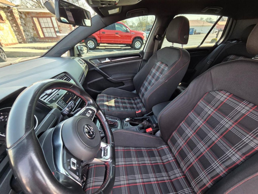 2017 Volkswagen GTI Image 13