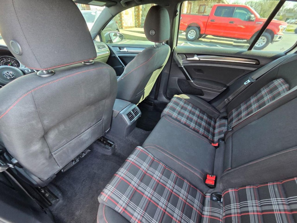 2017 Volkswagen GTI Image 14