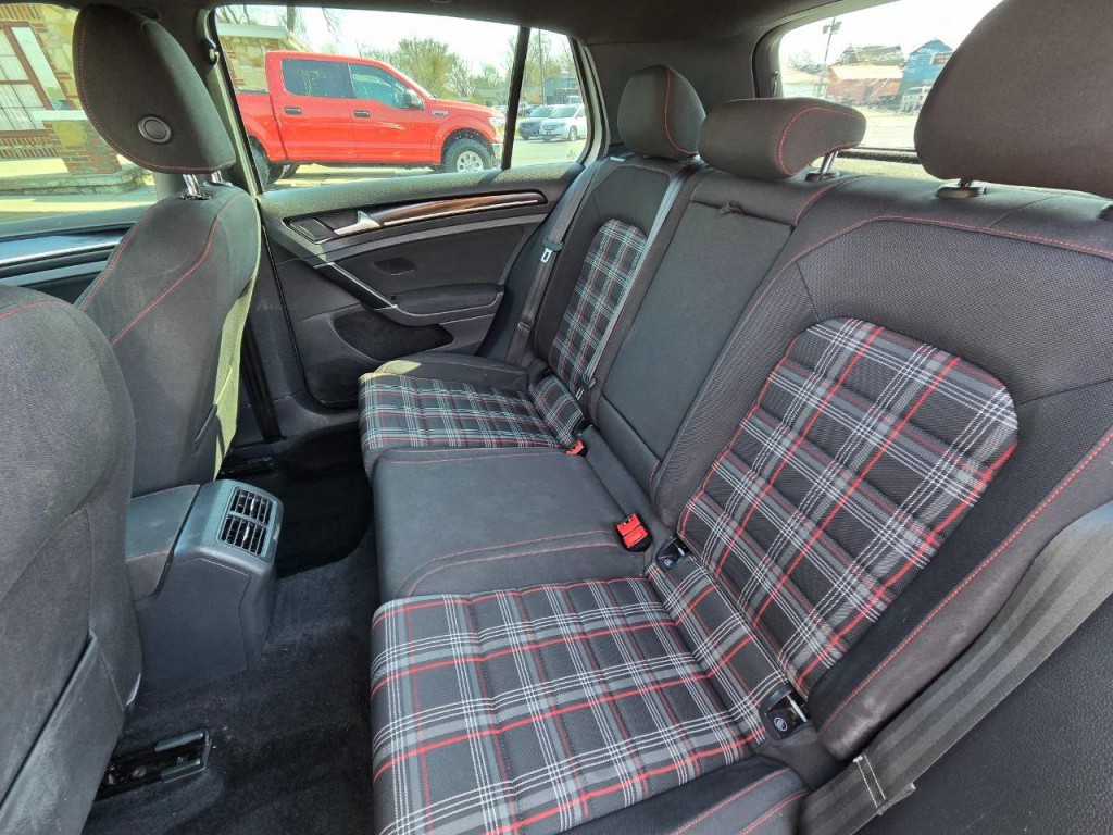 2017 Volkswagen GTI Image 15