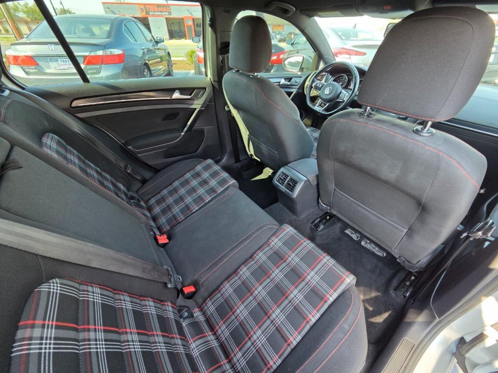 2017 Volkswagen GTI Image 16