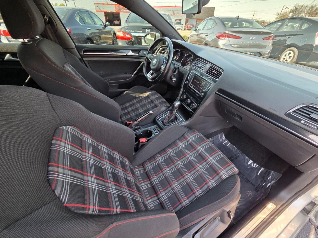 2017 Volkswagen GTI Image 17