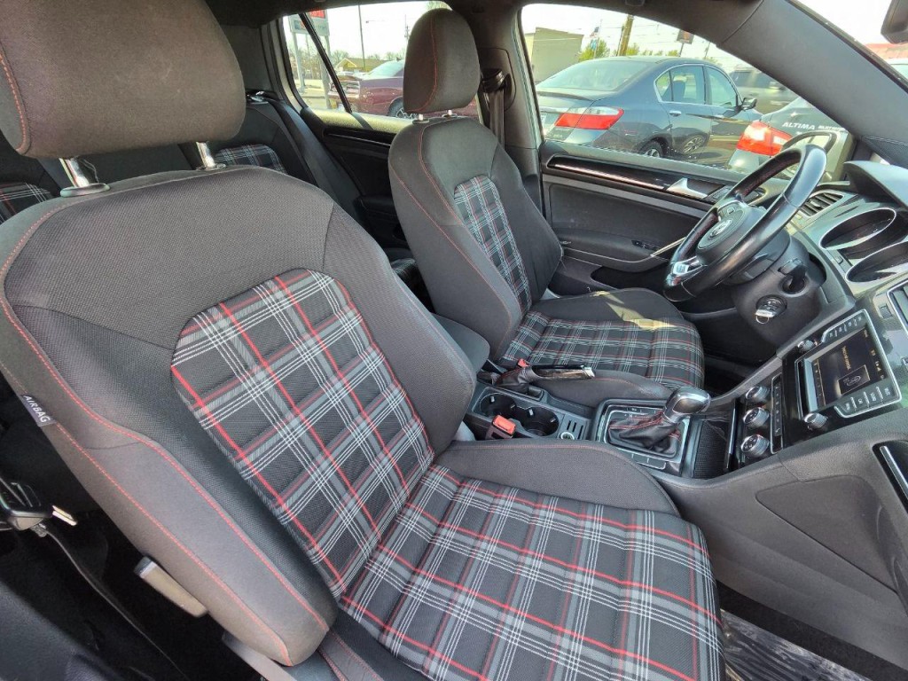2017 Volkswagen GTI Image 18