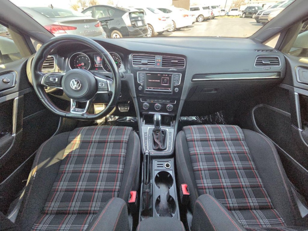 2017 Volkswagen GTI Image 19
