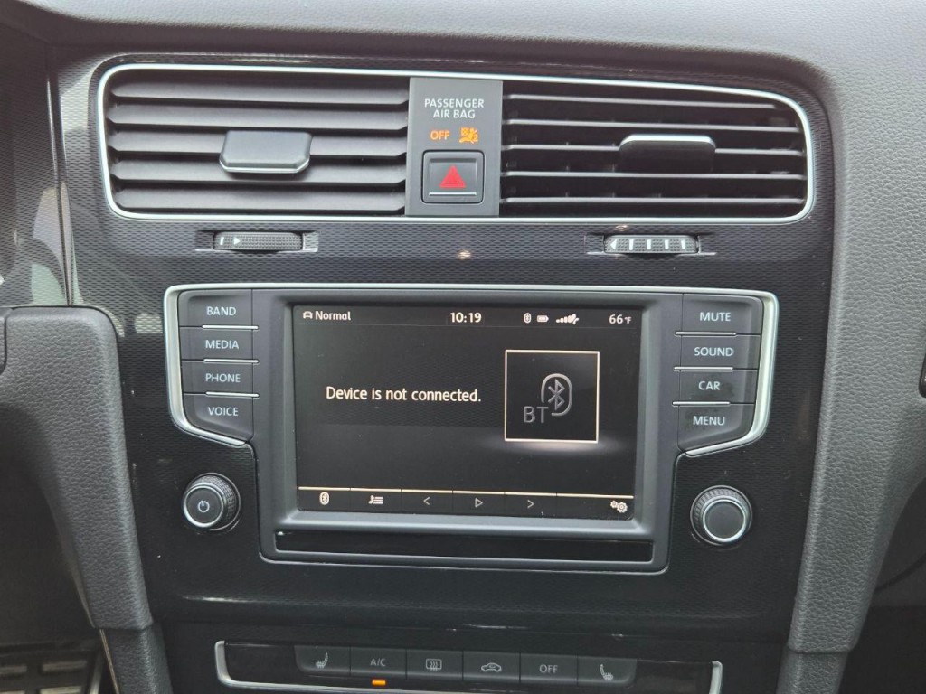 2017 Volkswagen GTI Image 21