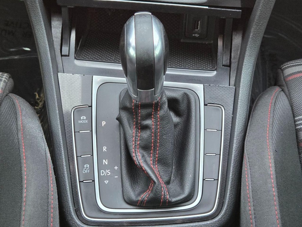 2017 Volkswagen GTI Image 22