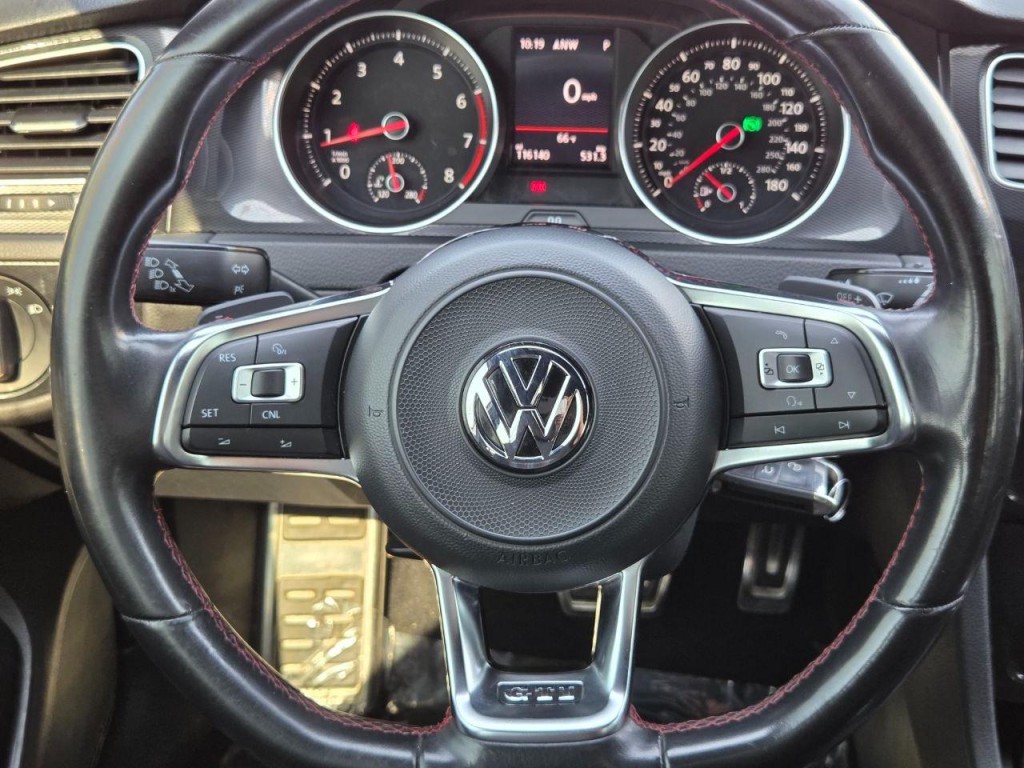 2017 Volkswagen GTI Image 23