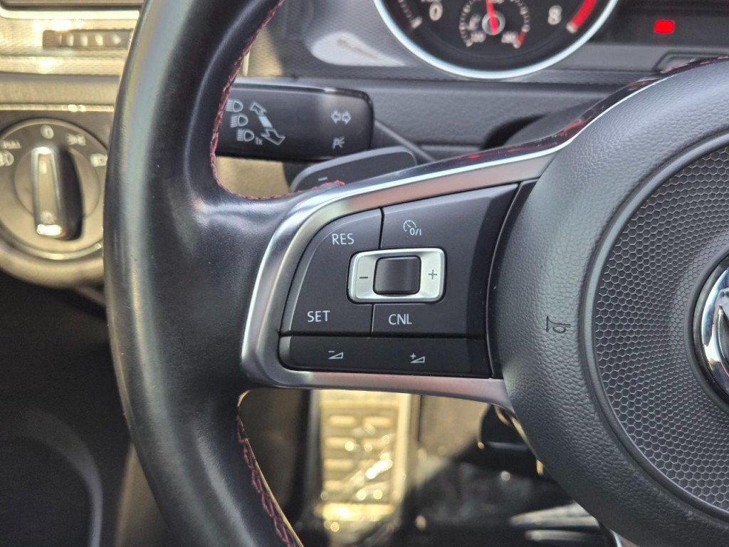 2017 Volkswagen GTI Image 24