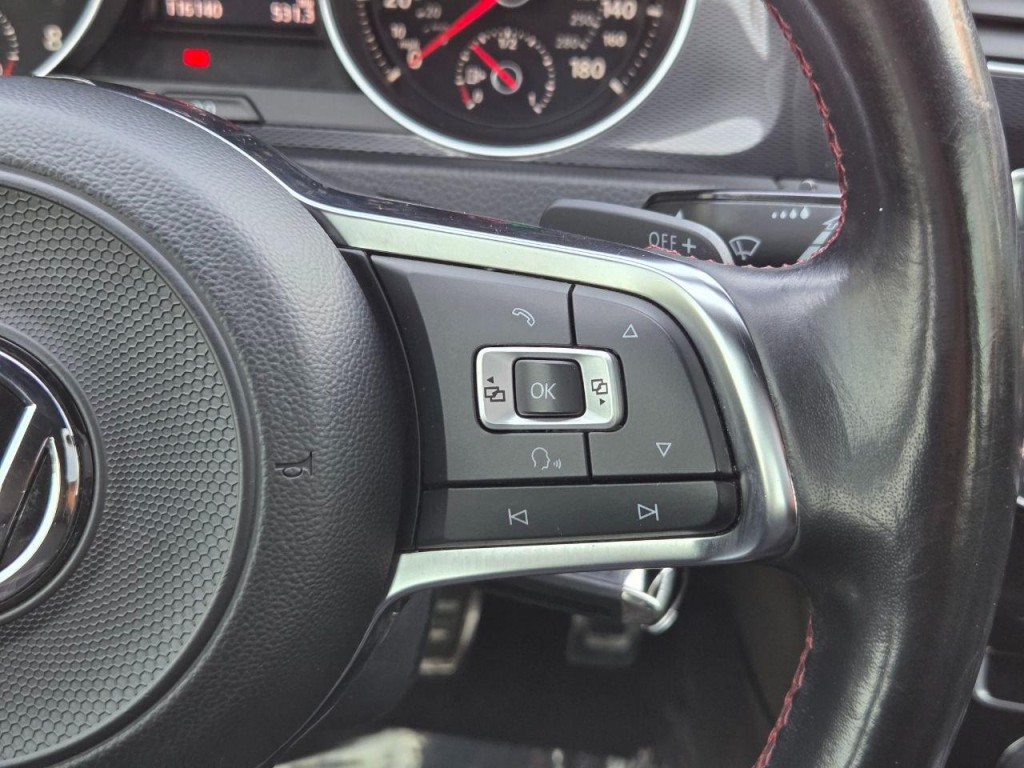 2017 Volkswagen GTI Image 25