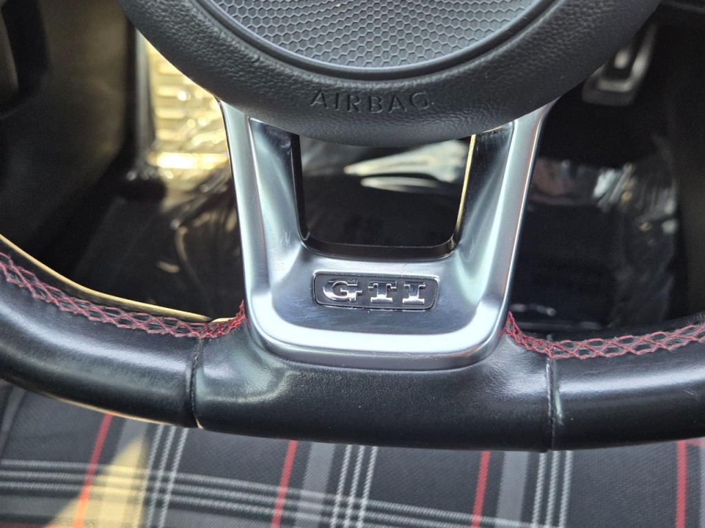 2017 Volkswagen GTI Image 27
