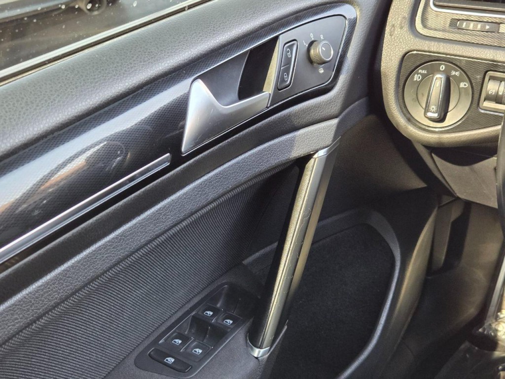 2017 Volkswagen GTI Image 28