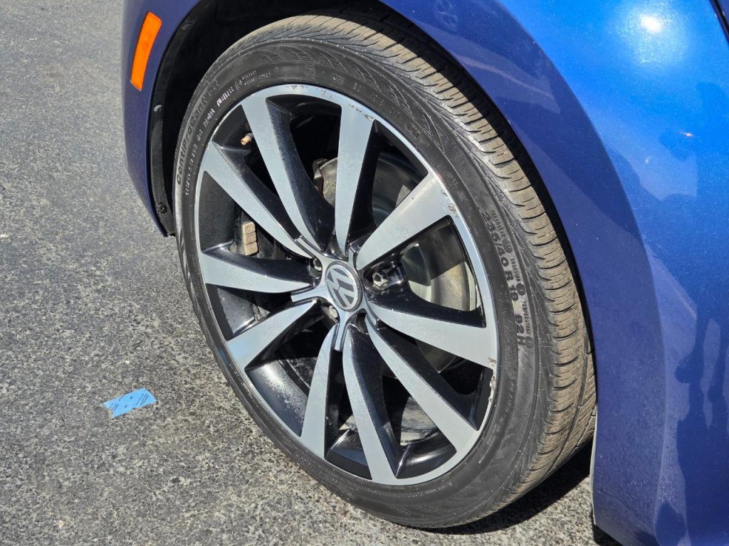 2012 Volkswagen Beetle Image 7